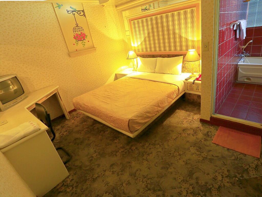 Broadway Hotel Taichung Eksteriør billede