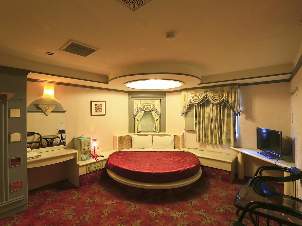 Broadway Hotel Taichung Eksteriør billede