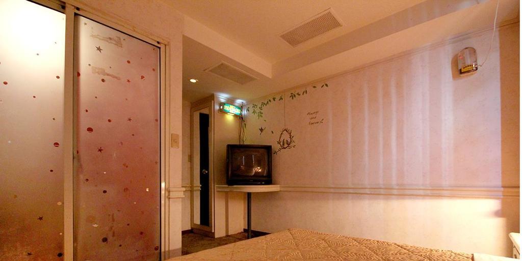Broadway Hotel Taichung Eksteriør billede