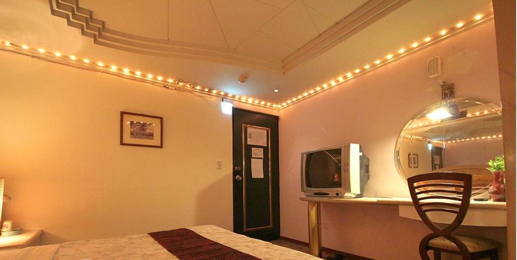 Broadway Hotel Taichung Eksteriør billede