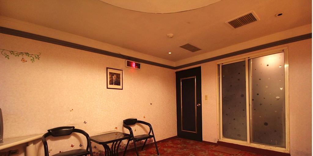 Broadway Hotel Taichung Eksteriør billede