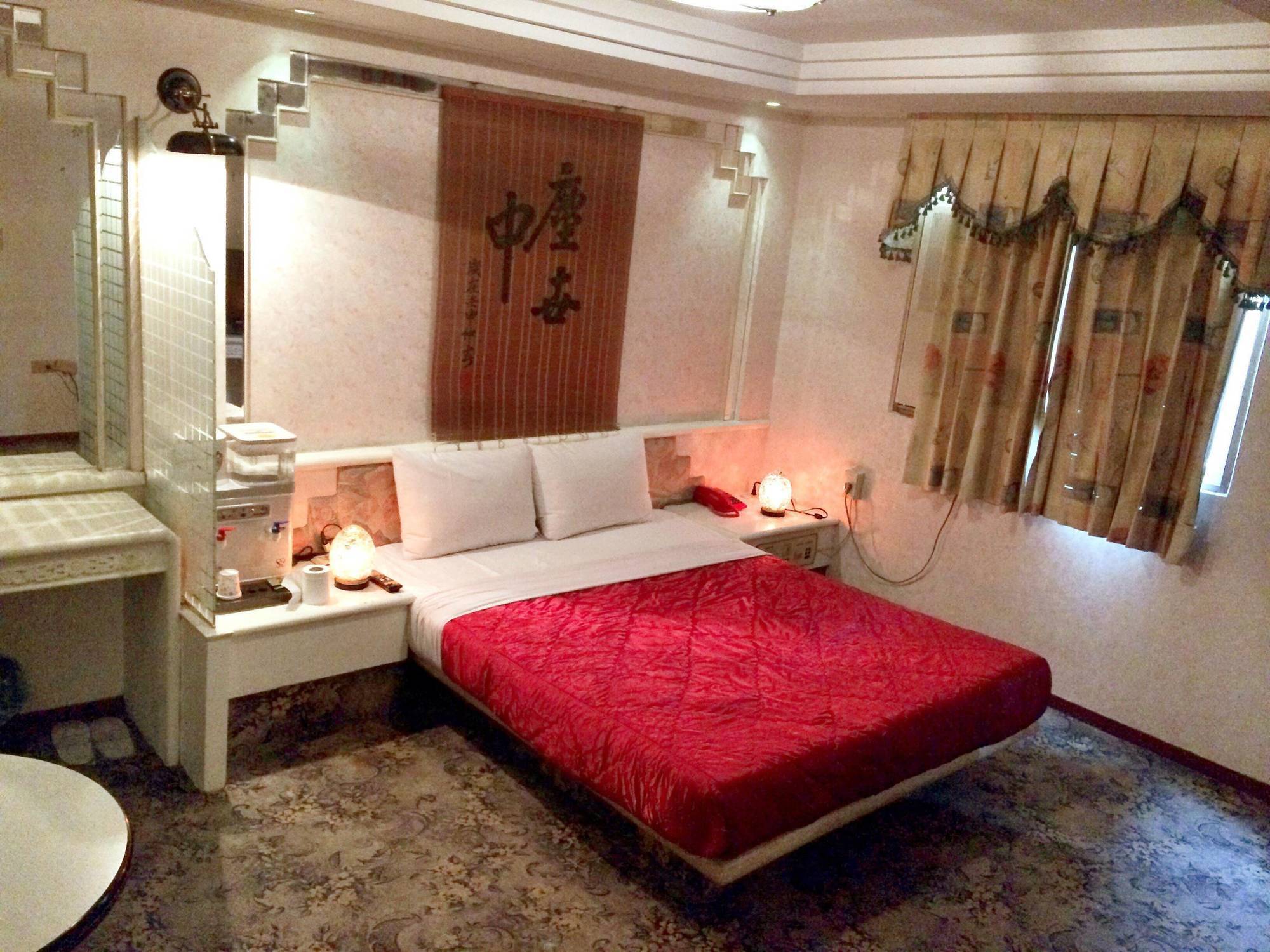 Broadway Hotel Taichung Eksteriør billede