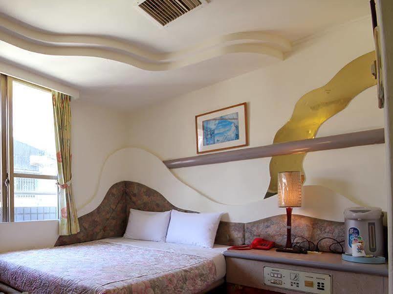 Broadway Hotel Taichung Eksteriør billede